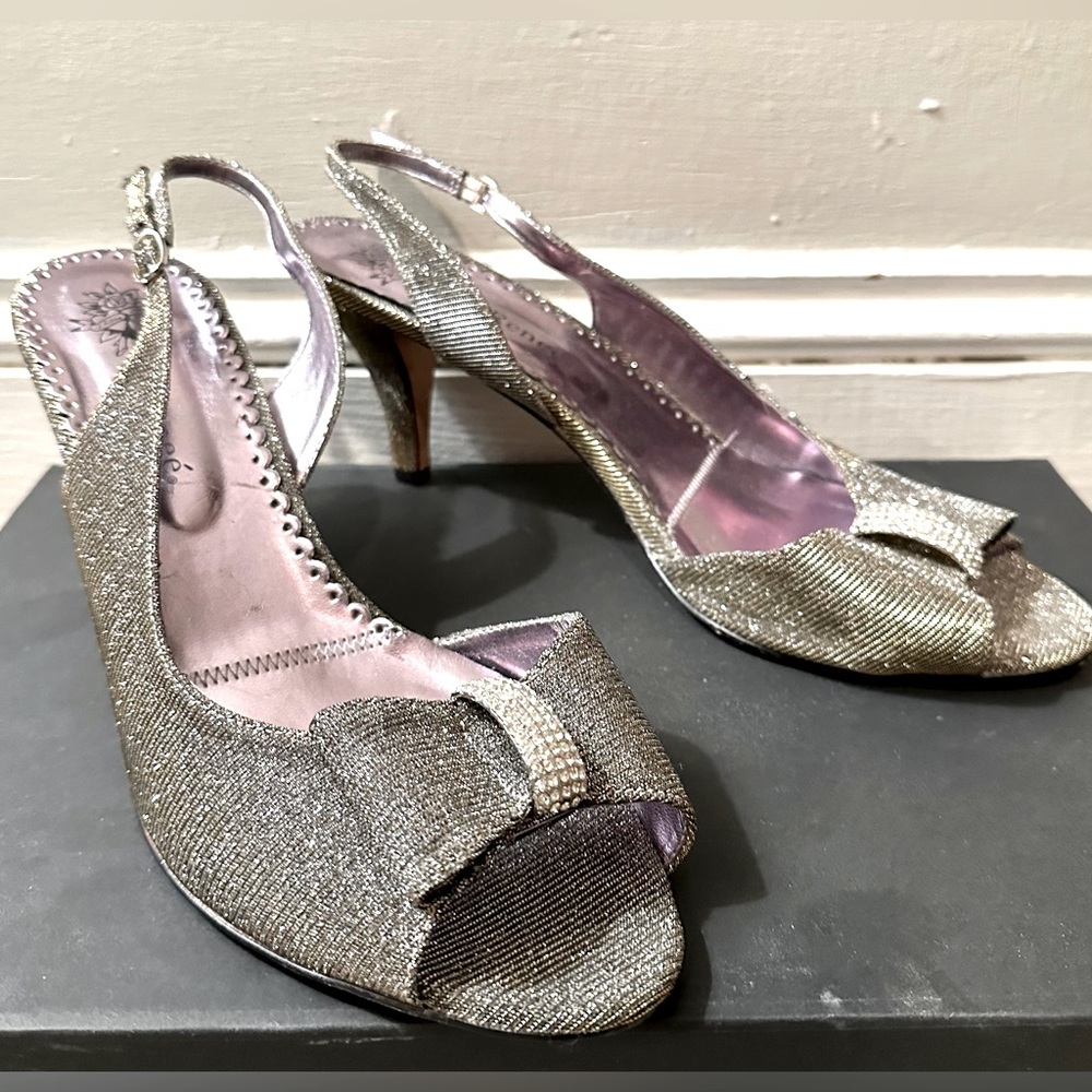 Marilyn Monroe style rhinestone kitten heal